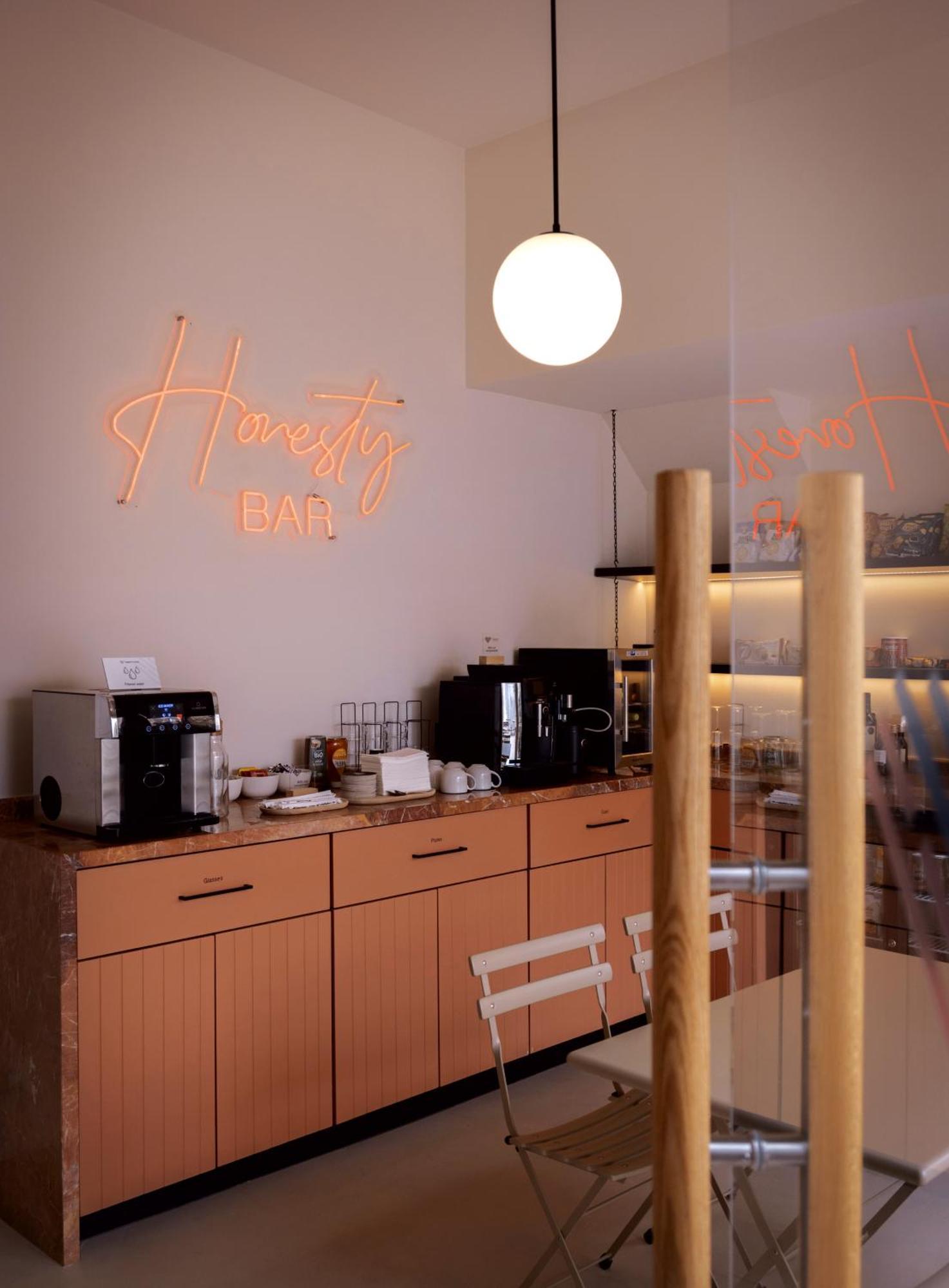 Heart Hotel Limassol Extérieur photo